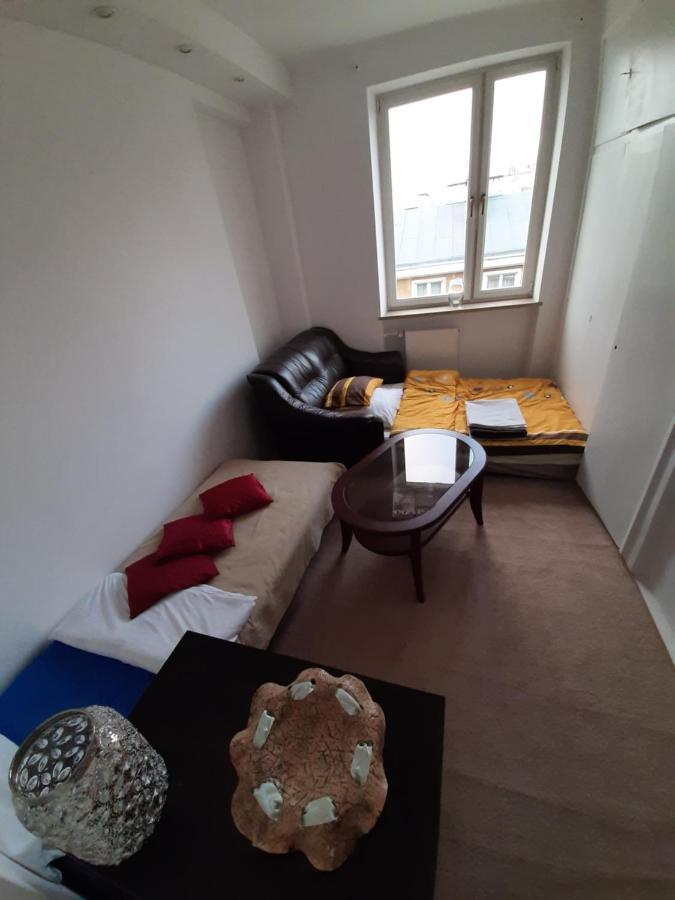Rooms In Centrum Warsawa Bagian luar foto