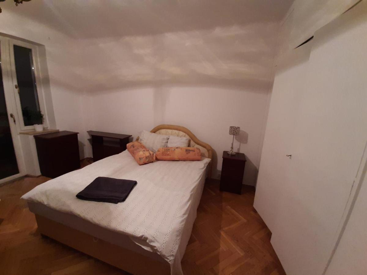 Rooms In Centrum Warsawa Bagian luar foto