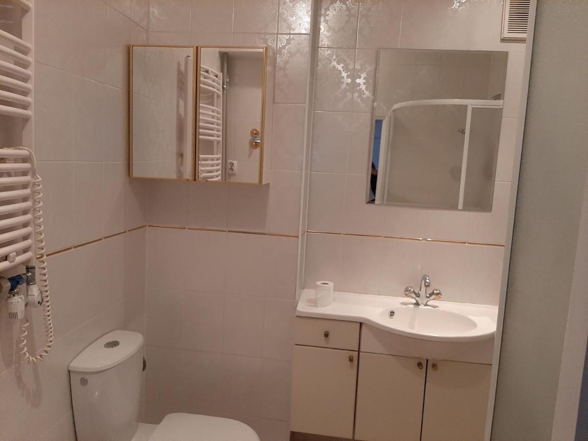 Rooms In Centrum Warsawa Bagian luar foto